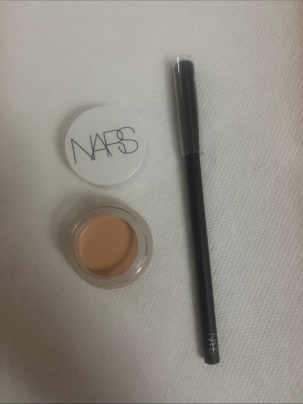 NARS Cream Concealer Pot in Night Swan with Black NARS Concealer Brush